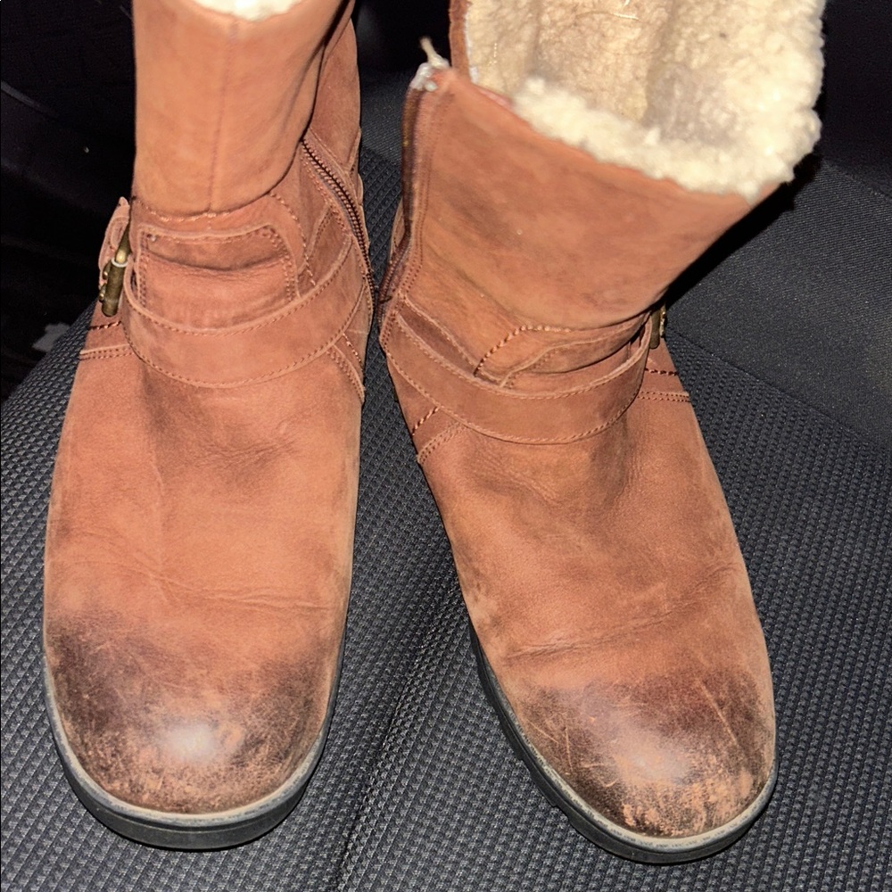 UGG Chestnut Leather Boots - Picture 6 of 6